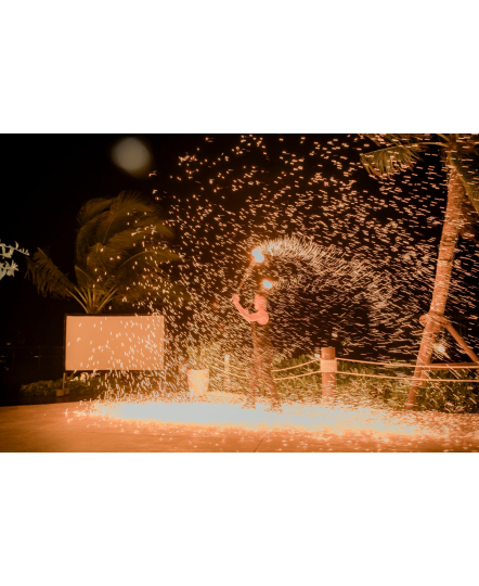 Thuê múa lửa – Dịch vụ xiếc múa lửa chuyên nghiệp cho sự kiện, khai trương, lễ hội | SinhNhat5Sao.com