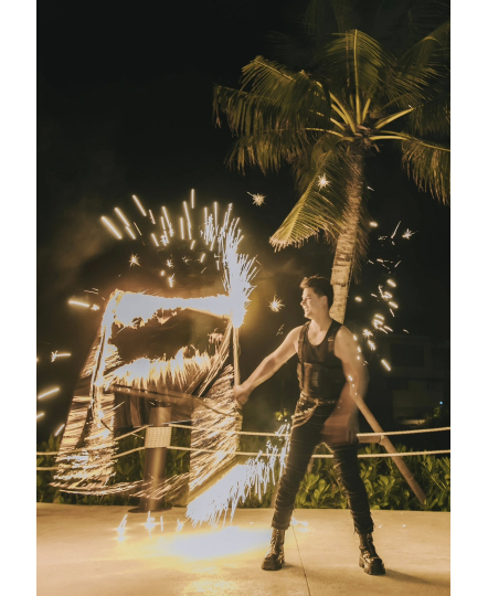 Thuê múa lửa – Dịch vụ xiếc múa lửa chuyên nghiệp cho sự kiện, khai trương, lễ hội | SinhNhat5Sao.com