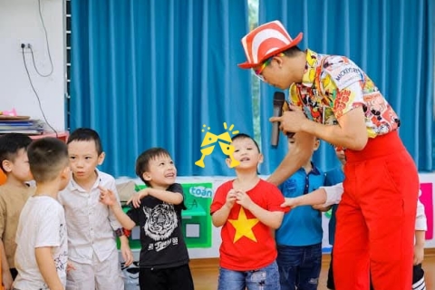  Thuê chú hề bong bóng tạo hình giá chỉ 299K – Đỉnh cao hoạt náo sinh nhật khiến bé cười nghiêng ngả!