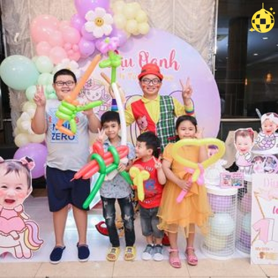CHÚ HỀ THỔI BONG BÓNG